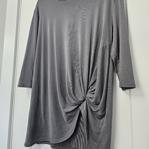 Botanique Gray Twist Front 3/4 Sleeve Top Size Small - Picture 5 of 6